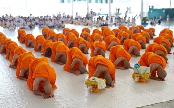 Lễ xuất gia quốc tế trong mùa an cư tại Thái Lan